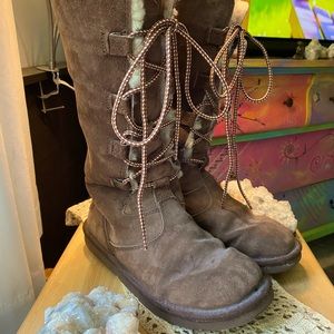 UGG suede lace up boots size 9